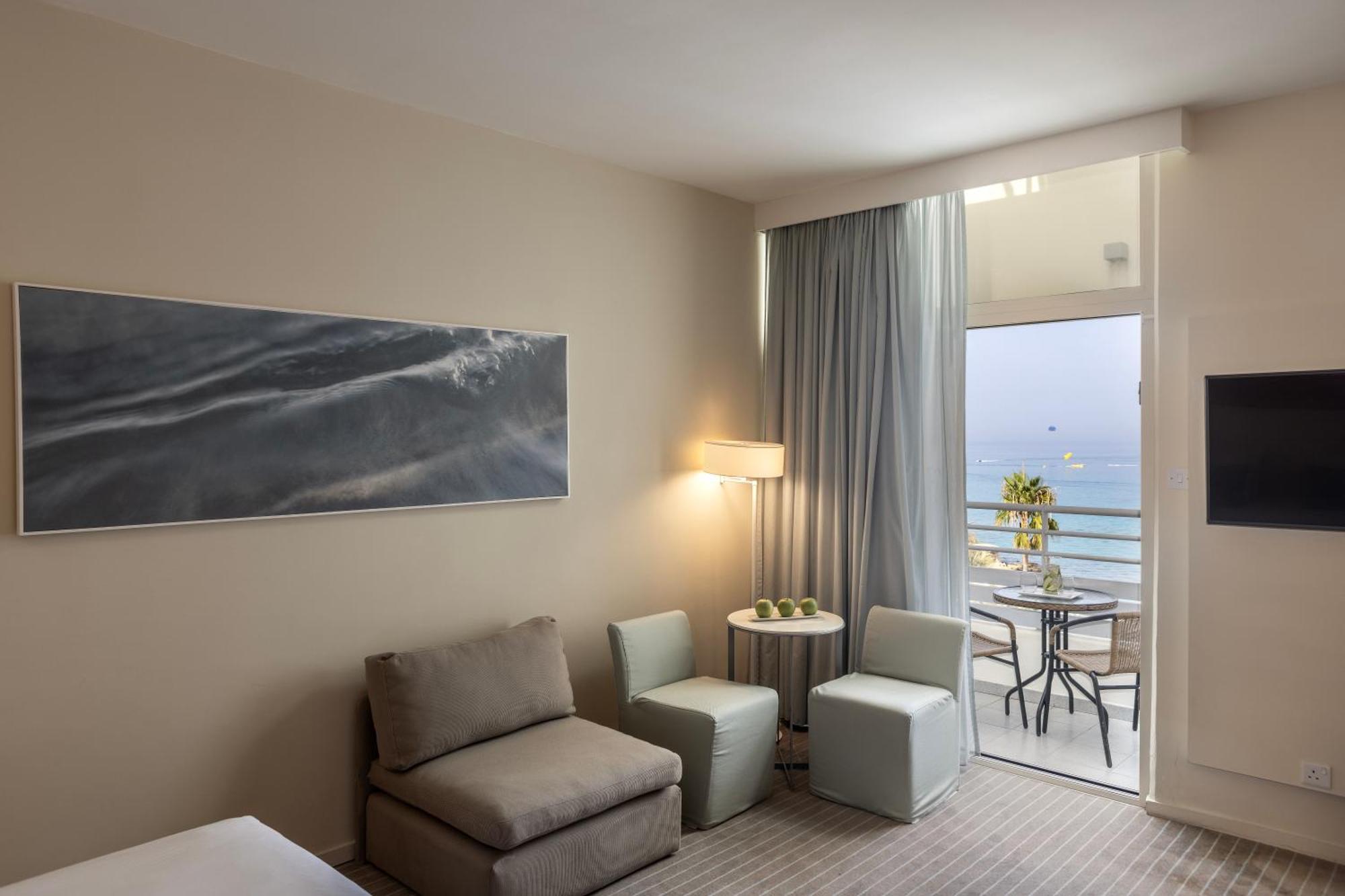 Capo Bay Hotel Протарас Екстериор снимка A room at the hotel