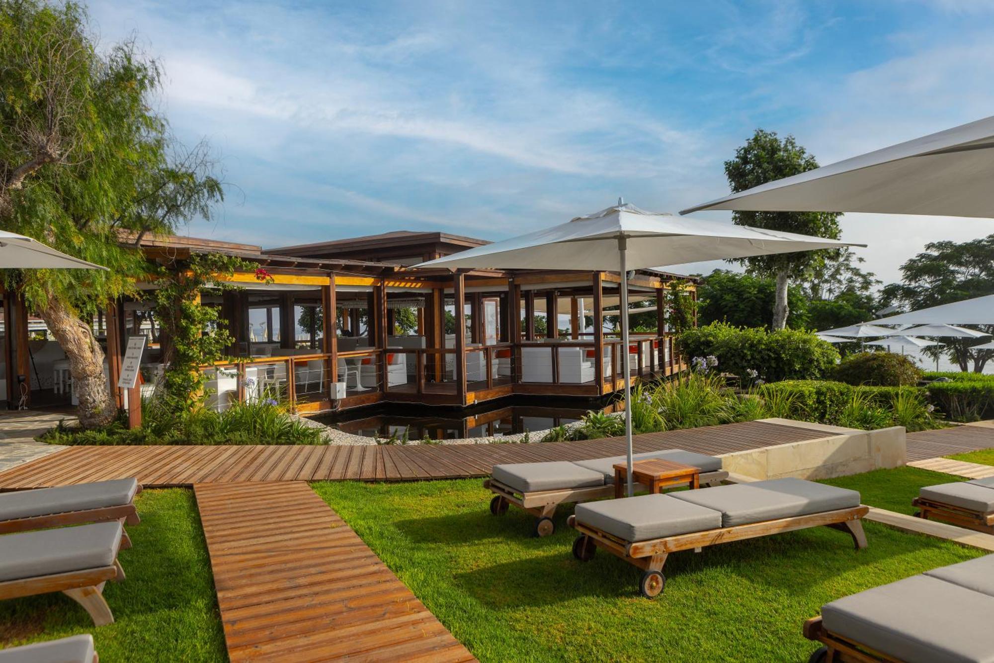 Capo Bay Hotel Протарас Екстериор снимка The beach club at the resort