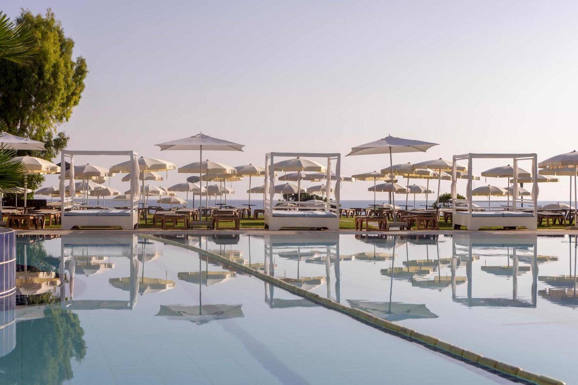 Capo Bay Hotel Протарас Екстериор снимка The pool at the hotel