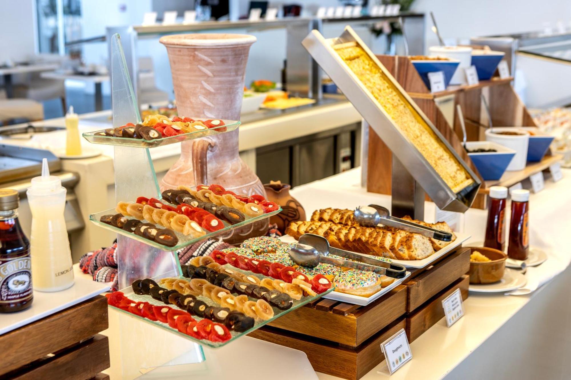 Capo Bay Hotel Протарас Екстериор снимка A buffet at a hotel