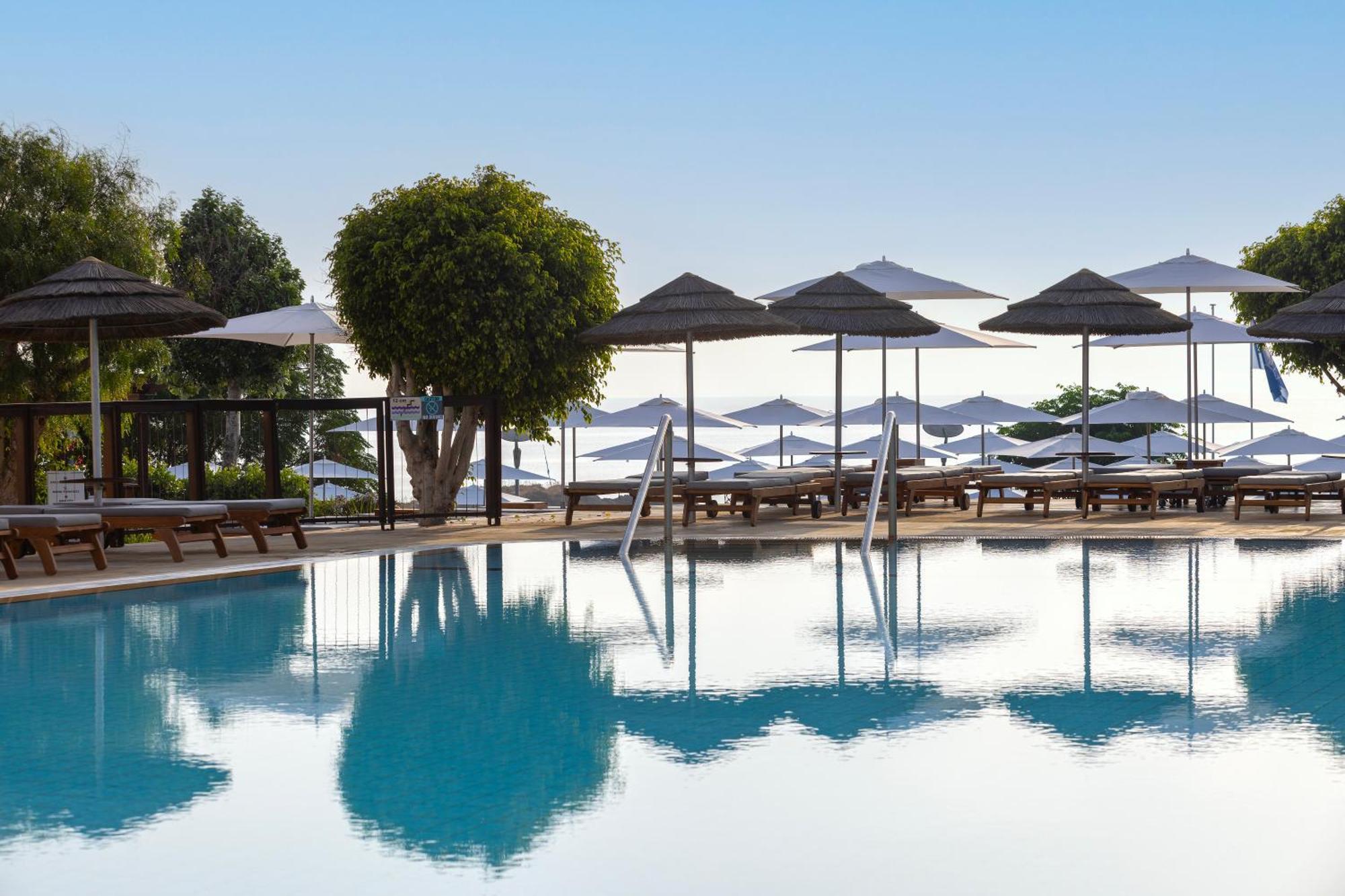 Capo Bay Hotel Протарас Екстериор снимка The pool at the hotel