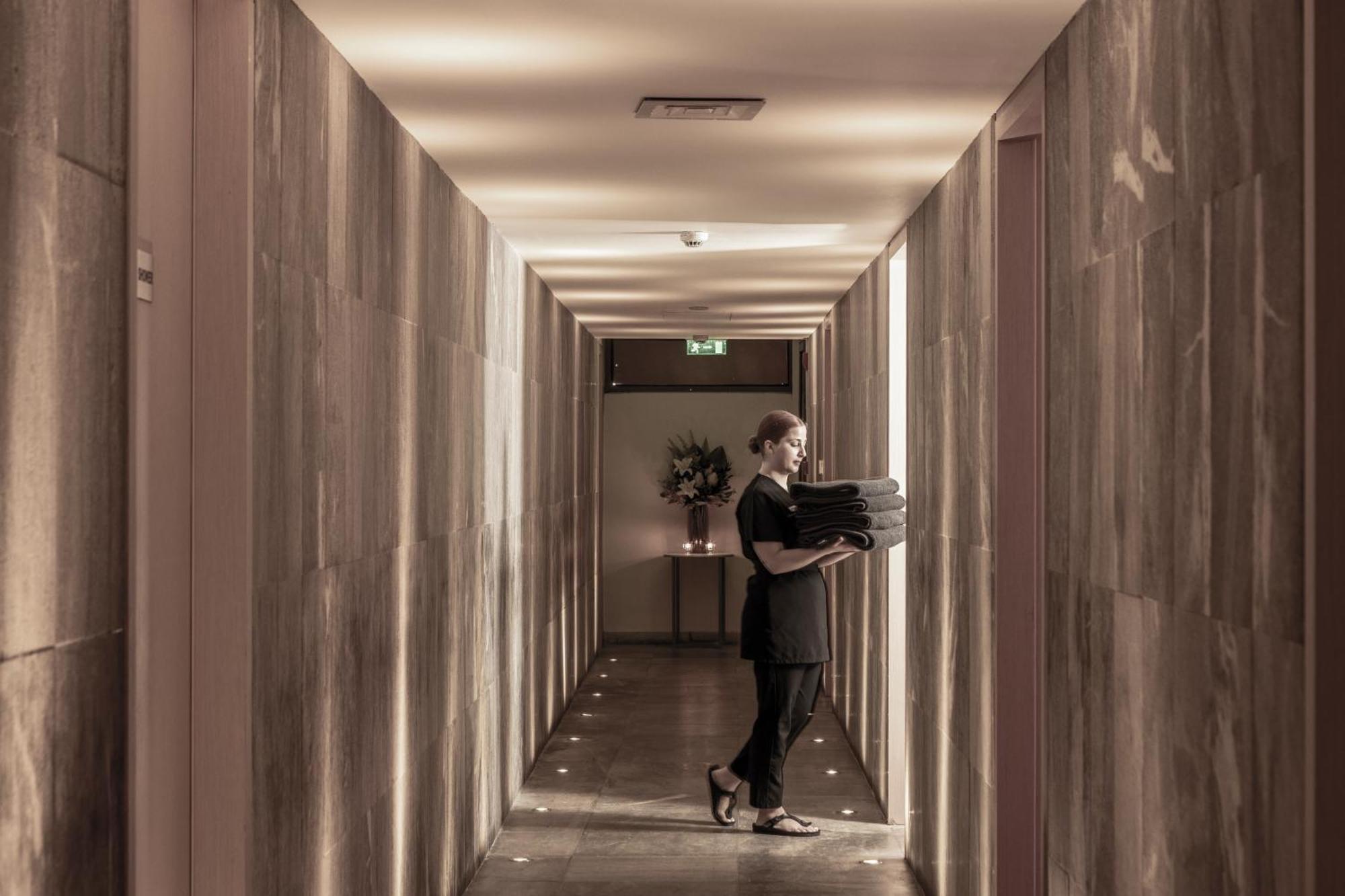 Capo Bay Hotel Протарас Екстериор снимка A hotel porter in London
