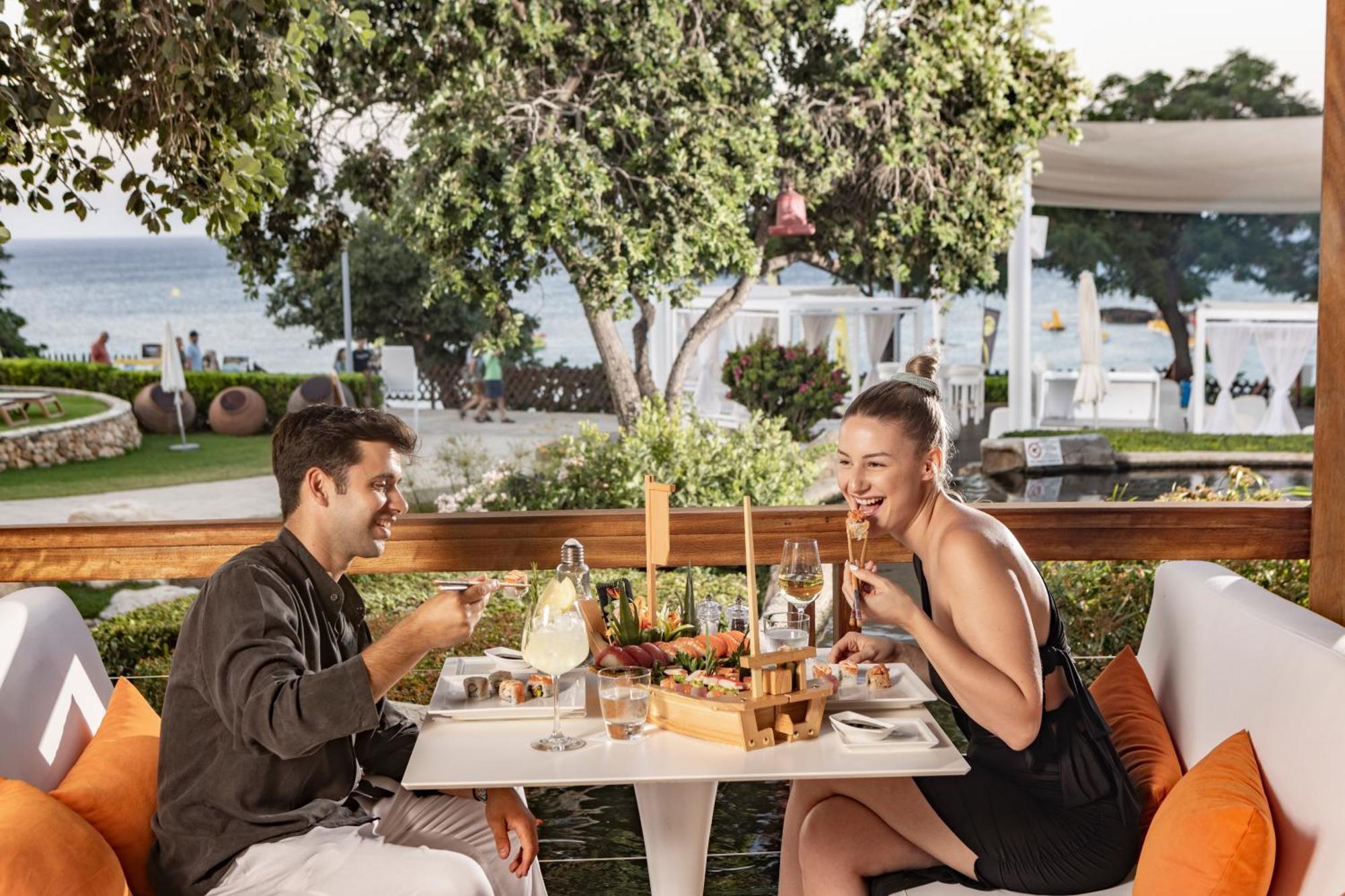 Capo Bay Hotel Протарас Екстериор снимка The Beach